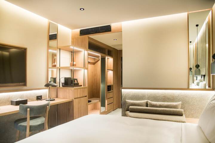 Room 37 of 332