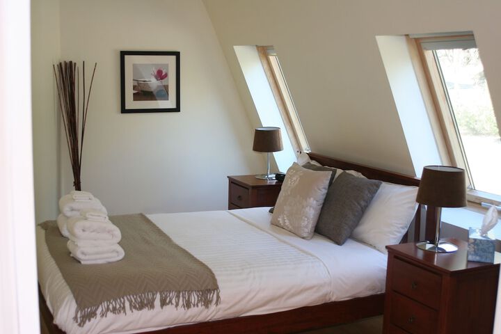 Room 5 of 12