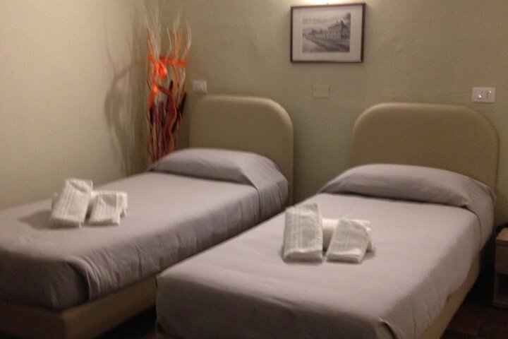 Room 4 of 15