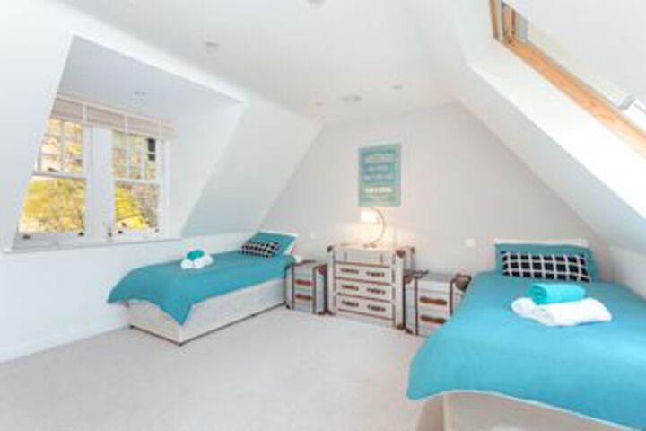 Room 5 of 13