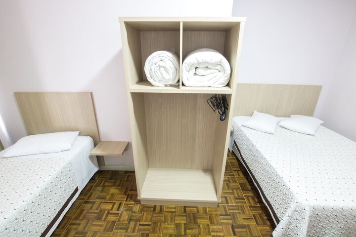 Room 13 of 20