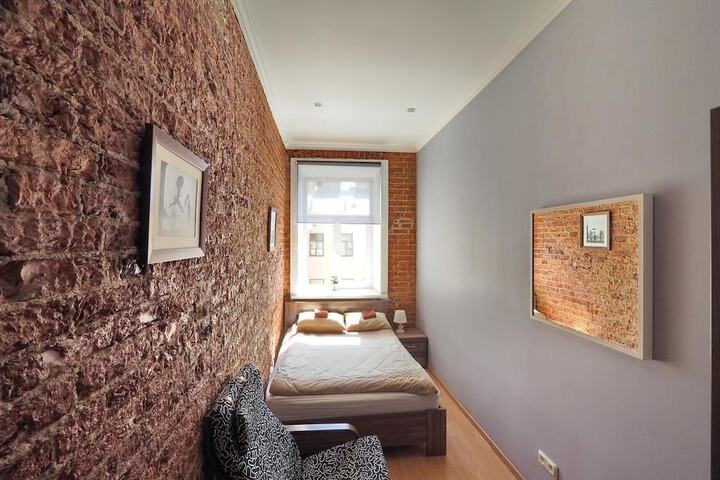 Room 10 of 33