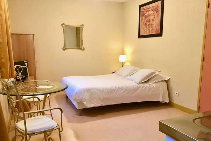 Room 9 of 37