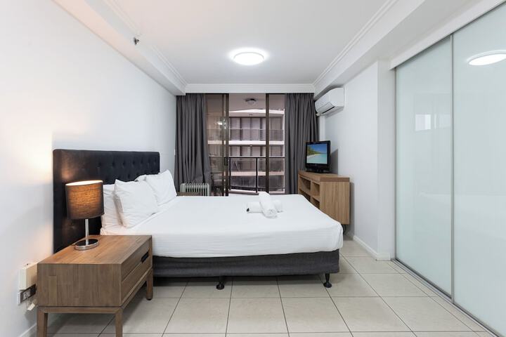 Room 8 of 33
