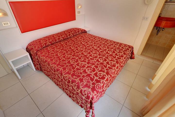 Room 9 of 60