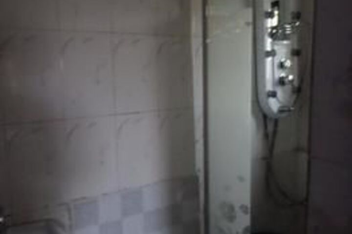 Room 7 of 32