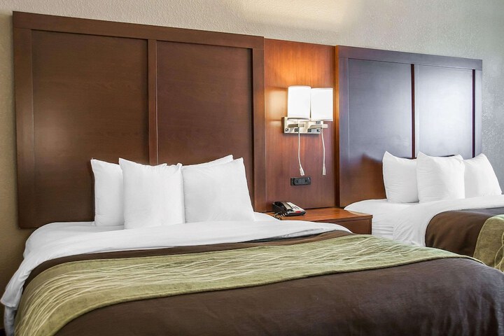 2 Queen Beds (4 of 11)