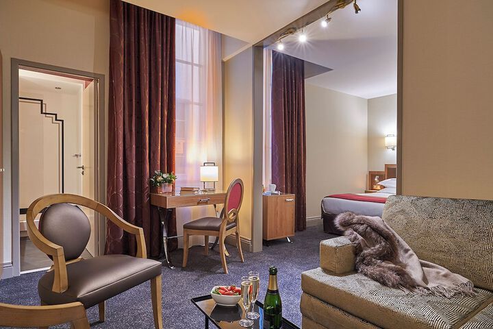 Room 16 of 35