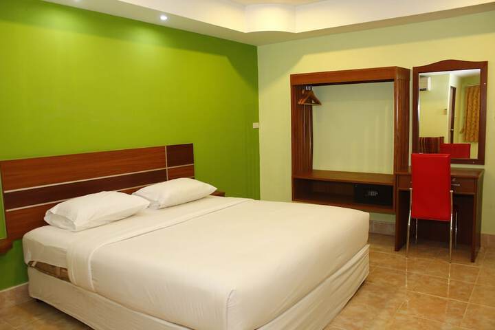Room 3 of 80