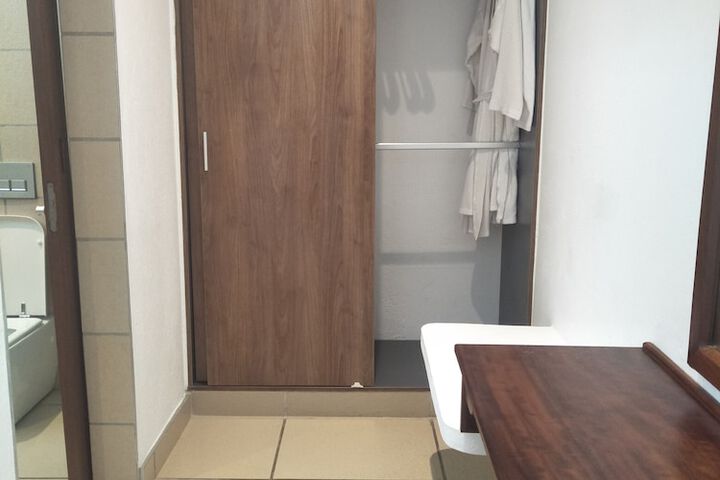 Room 36 of 76