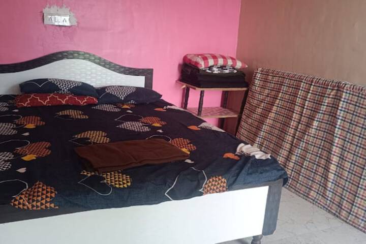 Room 12 of 25