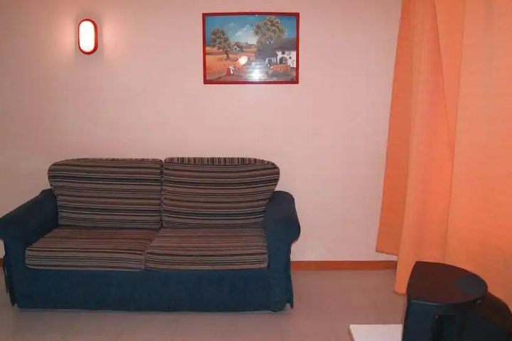 Room 10 of 24