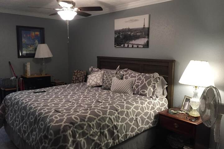 Room 6 of 18