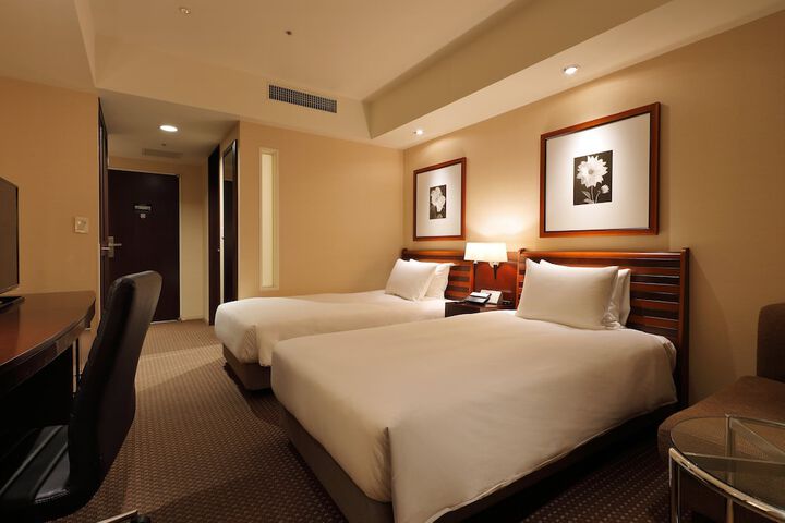 Room 8 of 152