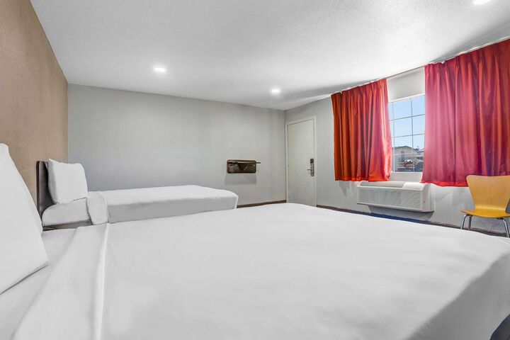 Room 16 of 38