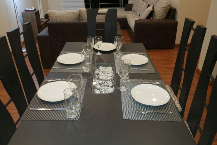 Dining 5 of 7