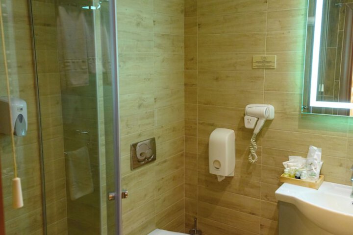 Room 34 of 57