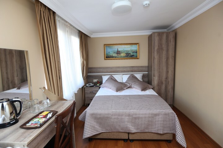 Room 14 of 28
