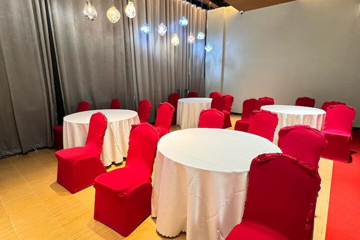 Ballroom/Hall 23 of 26