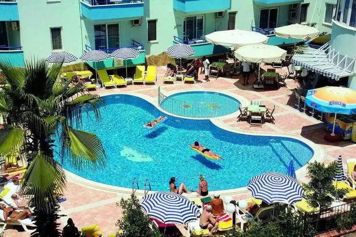 Pool 4 of 9
