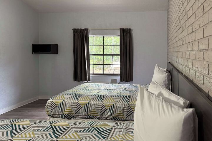 1 King Bed (7 of 19)
