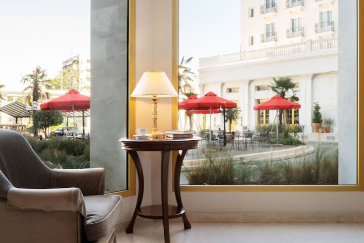 Entrance & Lobby
