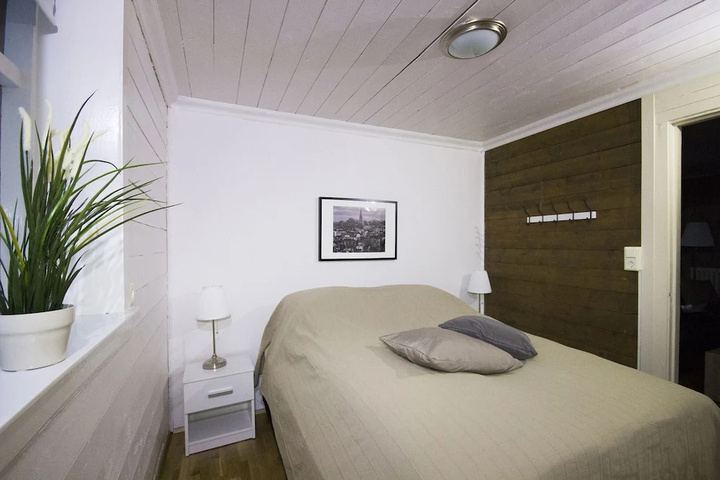 Room 2 of 7