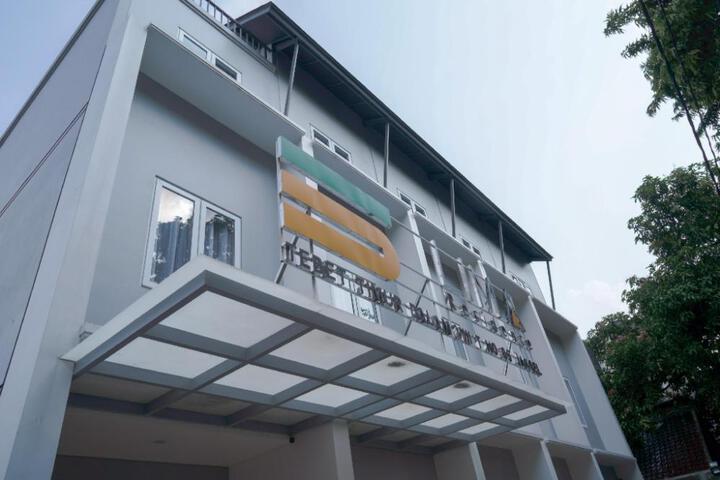 Lima Residence Tebet Manage by EHM
