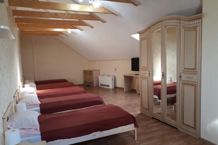 Room 12 of 39