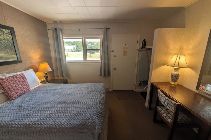 Room 10 of 34