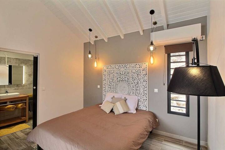 Room 3 of 42