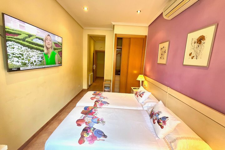 Room 9 of 38