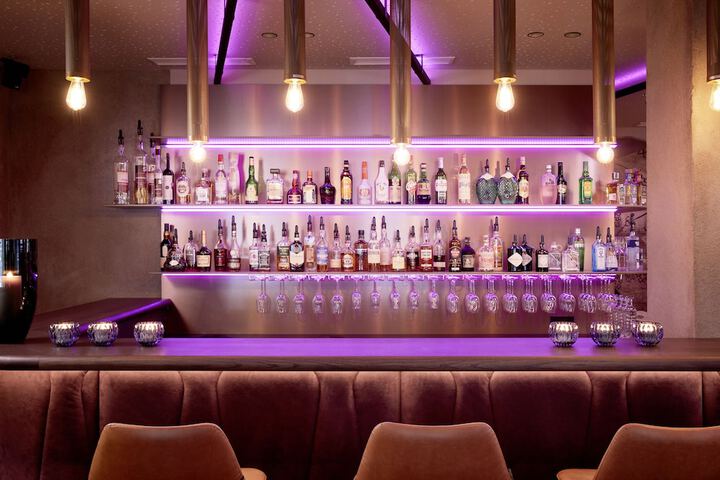 Lounge 120 of 127