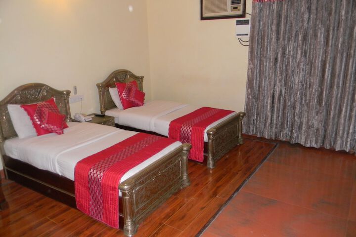 Room 9 of 32