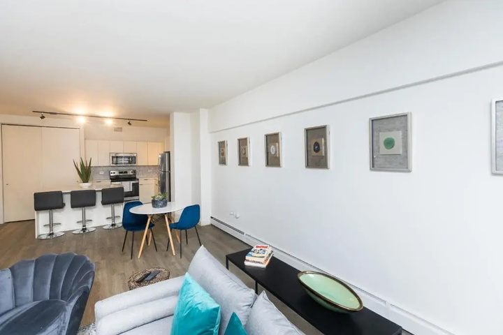 Room 4 of 10