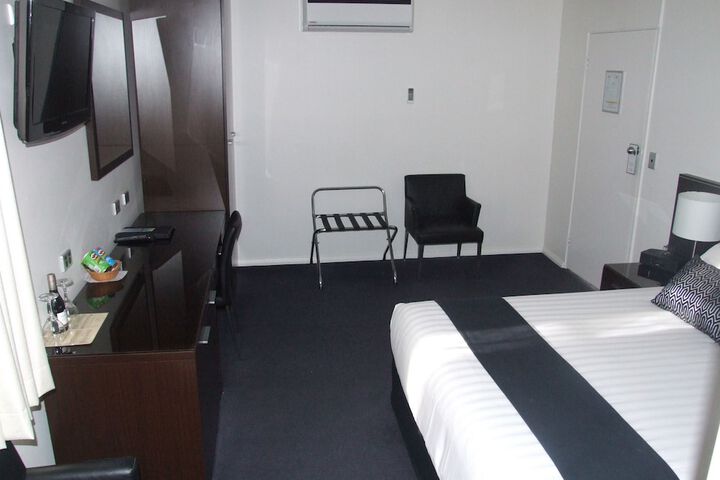 Room 12 of 159