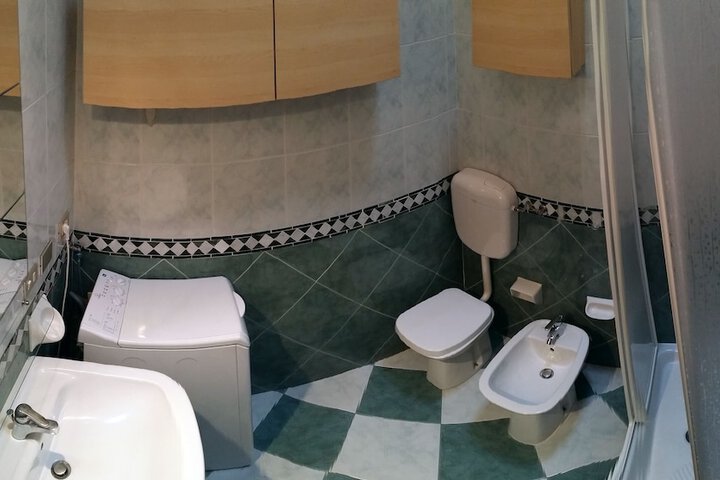 Room 30 of 33