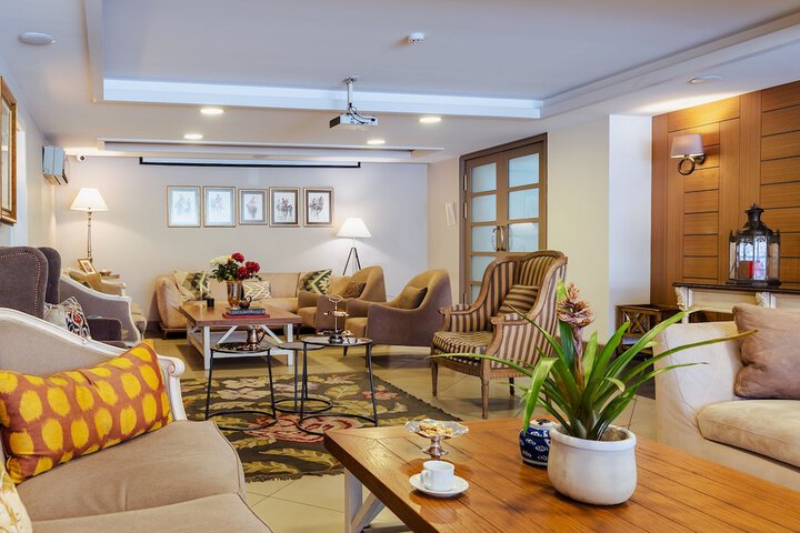 Entrance & Lobby
