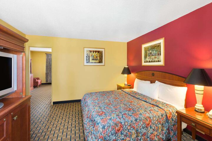 1 King Bed (14 of 15)