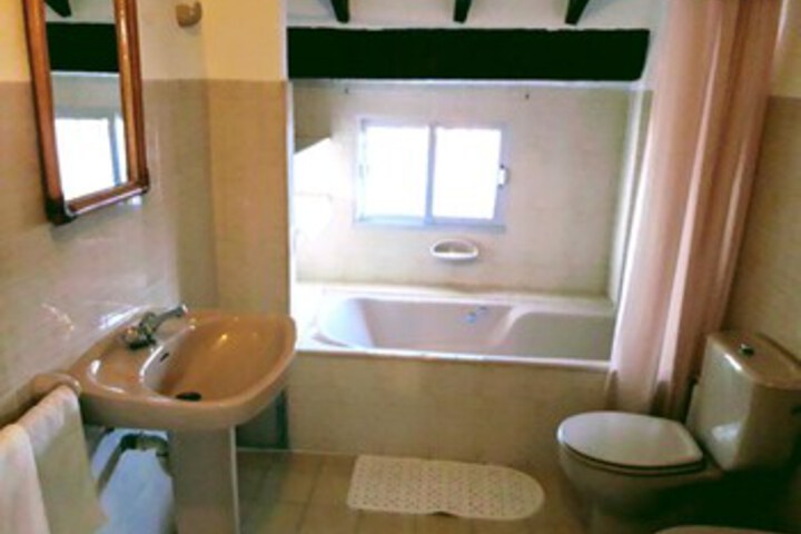Room 4 of 34