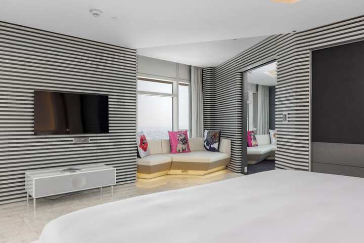 Room 25 of 126