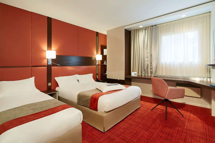 Room 3 of 43