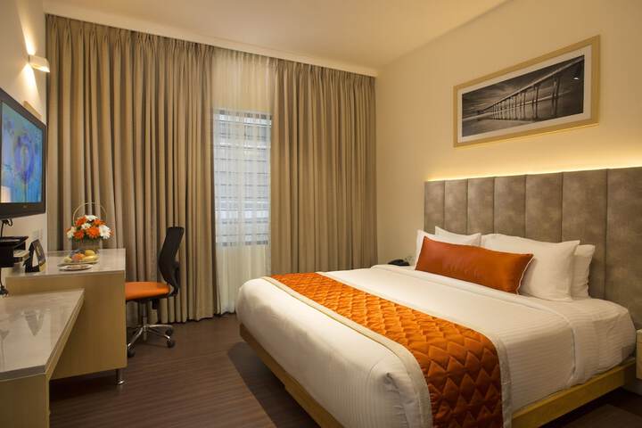 Room 4 of 10