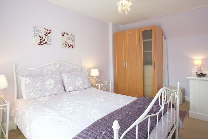 Room 2 of 28