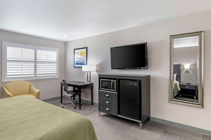 Room 14 of 33