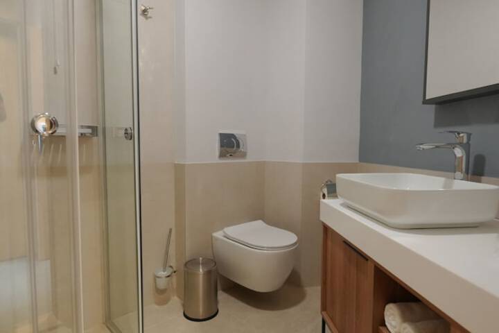 Room 15 of 38
