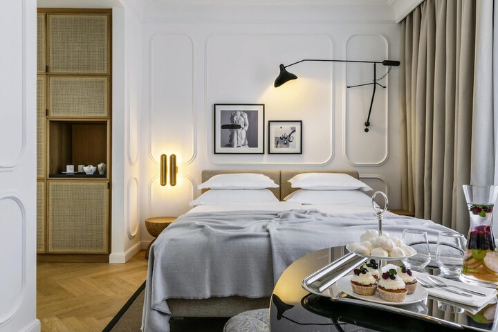 Room 33 of 81