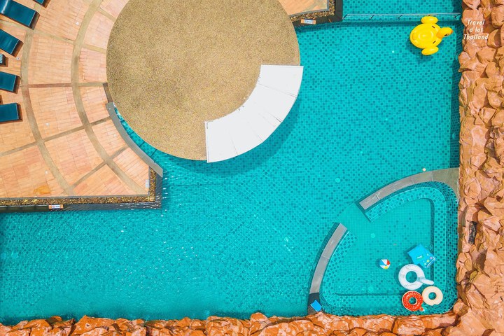 Pools & Facilities