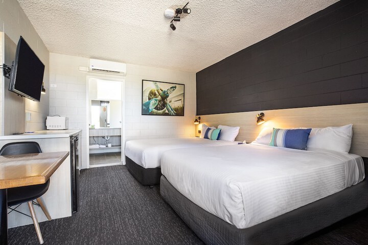 Room 15 of 37