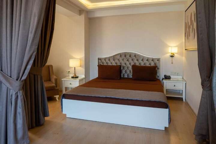 Room 2 of 30